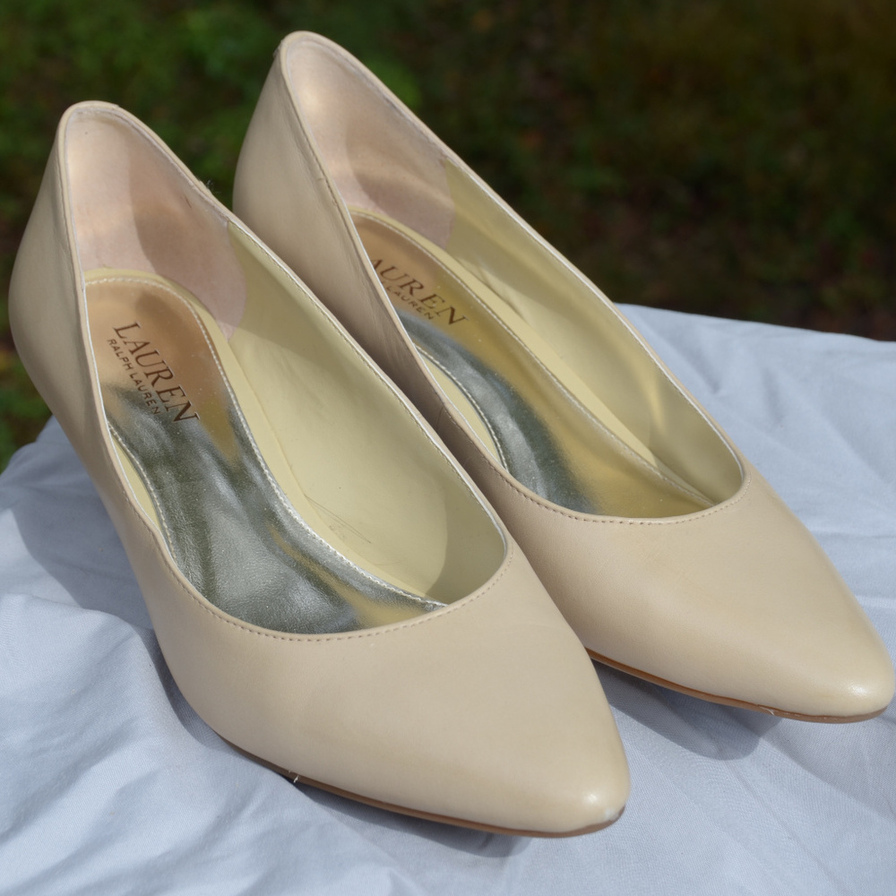 Wedge dress shoes with pointy toes